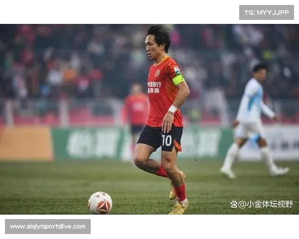 升班马辽宁铁人与重庆铜梁龙备战，保级竞争加剧