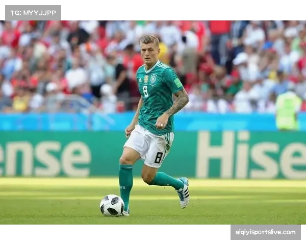 国际足联批准新型轻量化护腿板,旨在降低球员负荷、提升跑动与逼抢能力。 国际足联批准新型轻量化护腿板,旨在降低球员负荷、提升跑动与逼抢能力。